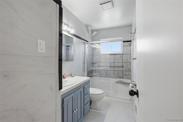 32000 Saint Margaret Street, Saint Clair Shores, MI 48082