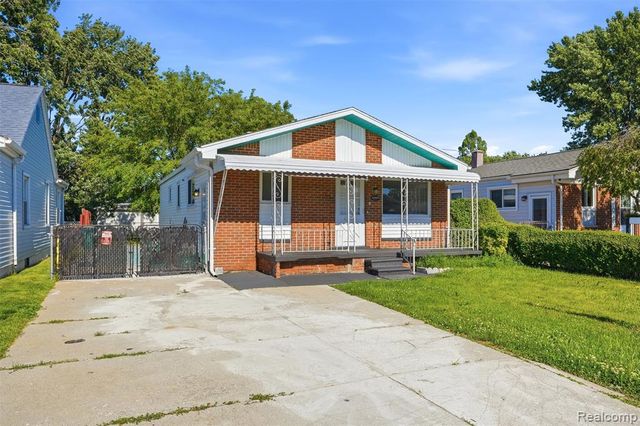 32000 Saint Margaret Street, Saint Clair Shores, MI 48082