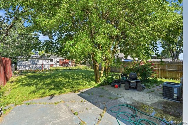 32000 Saint Margaret Street, Saint Clair Shores, MI 48082