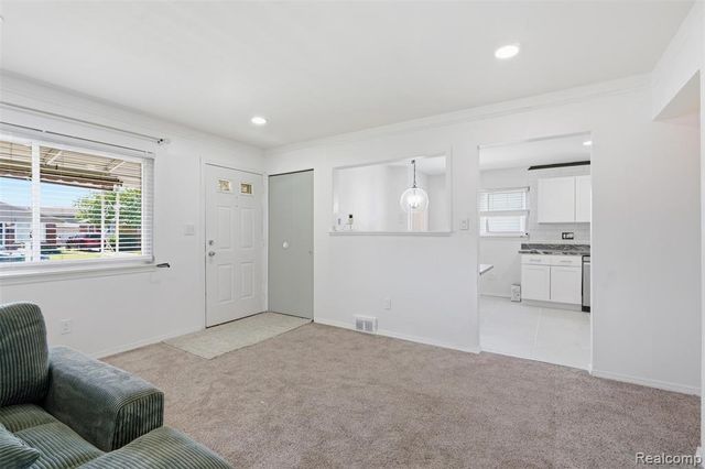 32000 Saint Margaret Street, Saint Clair Shores, MI 48082