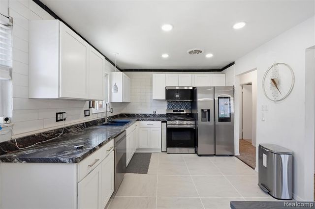 32000 Saint Margaret Street, Saint Clair Shores, MI 48082