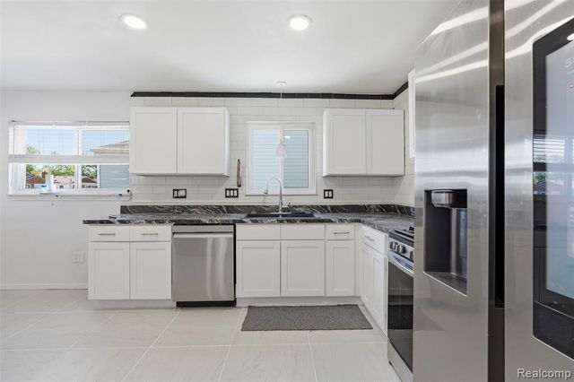 32000 Saint Margaret Street, Saint Clair Shores, MI 48082