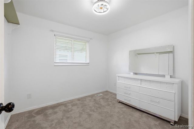 32000 Saint Margaret Street, Saint Clair Shores, MI 48082