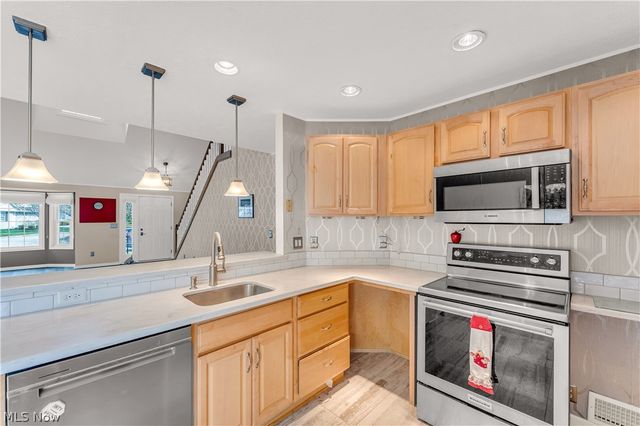 16090 Yarmouth Oval, Middleburg Heights, OH 44130