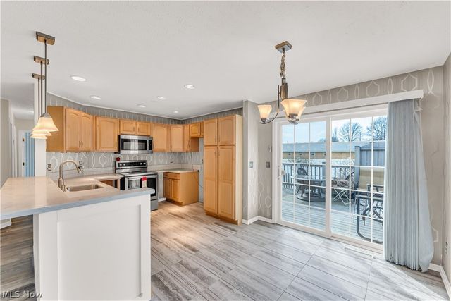 16090 Yarmouth Oval, Middleburg Heights, OH 44130