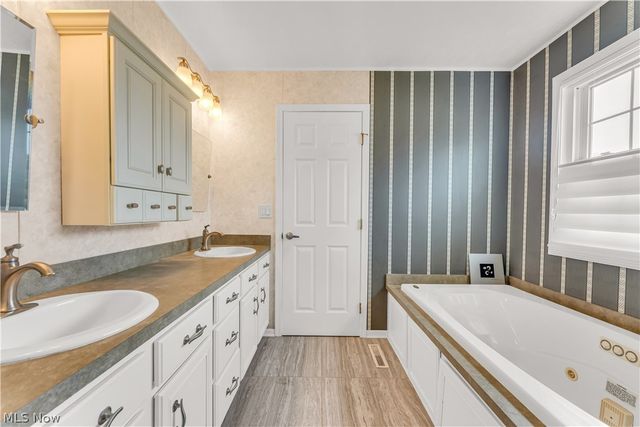 16090 Yarmouth Oval, Middleburg Heights, OH 44130