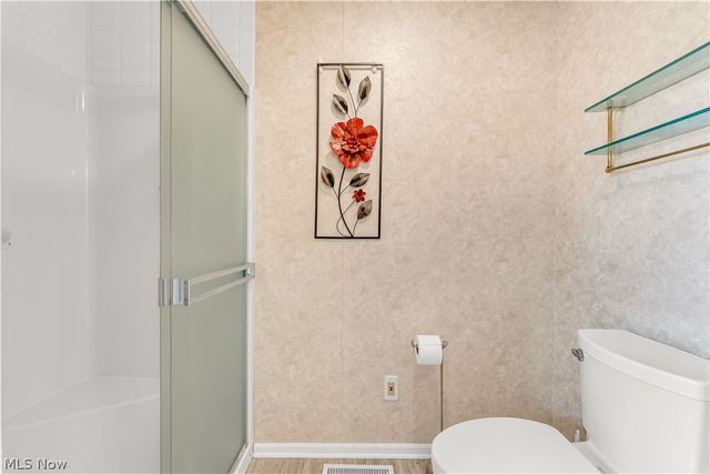 16090 Yarmouth Oval, Middleburg Heights, OH 44130