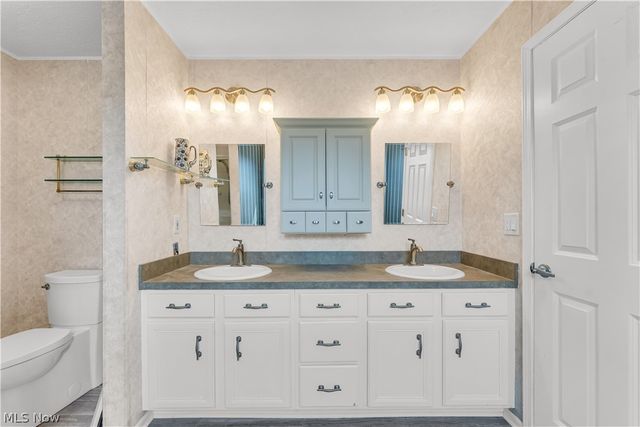 16090 Yarmouth Oval, Middleburg Heights, OH 44130