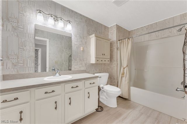 16090 Yarmouth Oval, Middleburg Heights, OH 44130