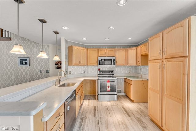 16090 Yarmouth Oval, Middleburg Heights, OH 44130