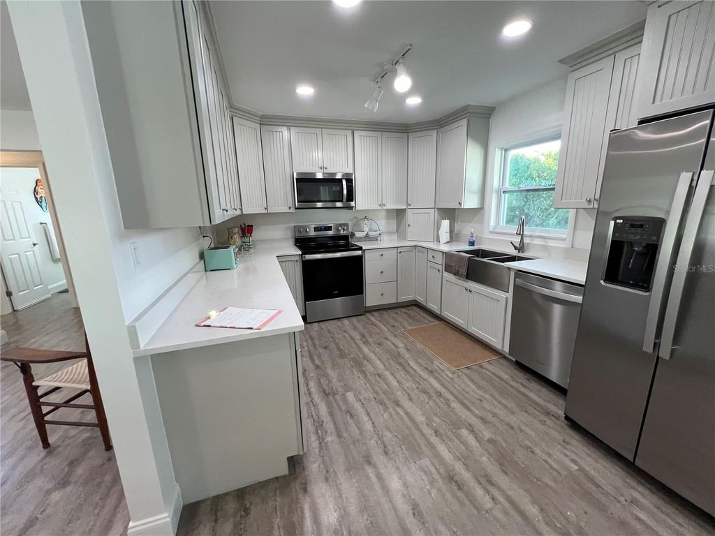 Image 19 of property listing at 4620 7TH AVENUE W, Bradenton, FL 34209