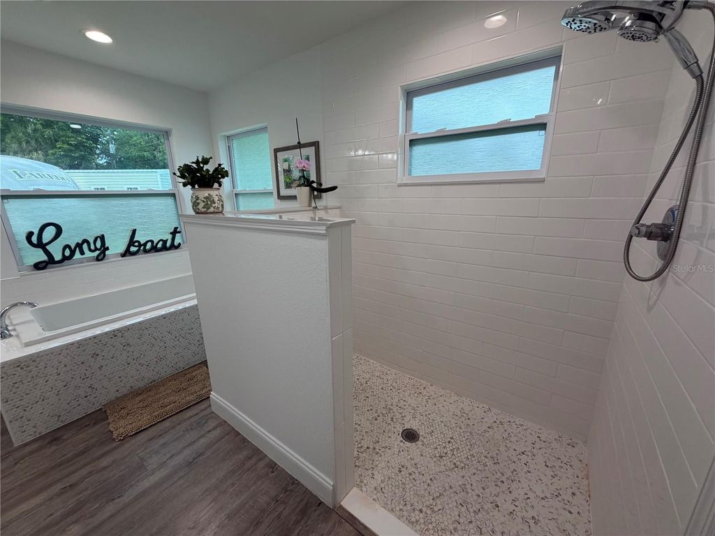 Image 32 of property listing at 4620 7TH AVENUE W, Bradenton, FL 34209