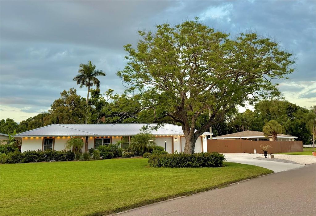 Image 56 of property listing at 4620 7TH AVENUE W, Bradenton, FL 34209