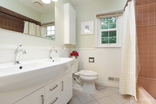 1465 Thomas Avenue, North Brunswick, NJ 08902