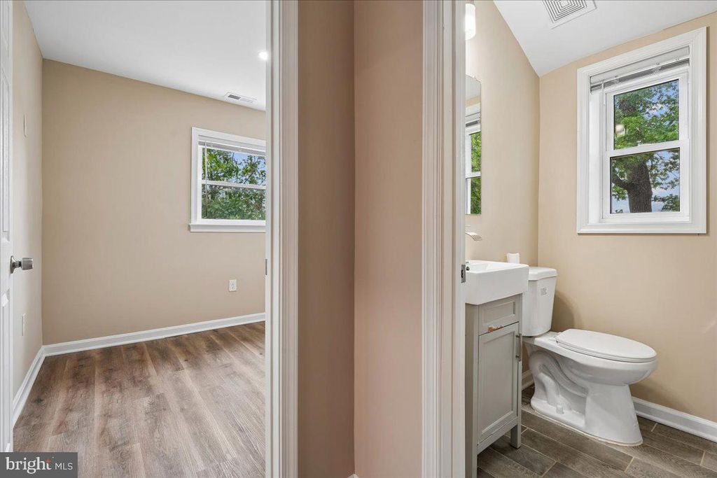 Image 14 of property listing at 6035 MARTIN LUTHER KING JR CT, Capitol Heights, MD 20743