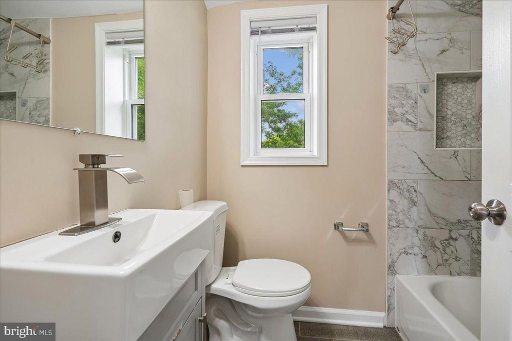 Image 15 of property listing at 6035 MARTIN LUTHER KING JR CT, Capitol Heights, MD 20743
