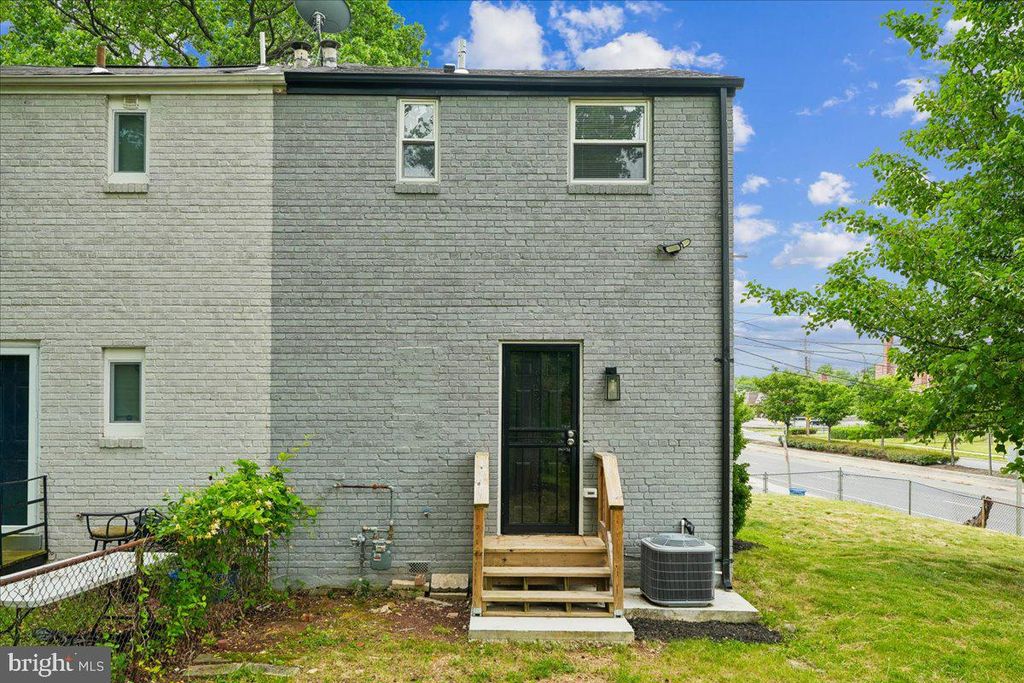 Image 28 of property listing at 6035 MARTIN LUTHER KING JR CT, Capitol Heights, MD 20743