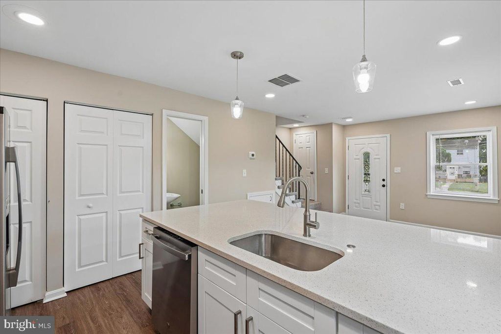 Image 4 of property listing at 6035 MARTIN LUTHER KING JR CT, Capitol Heights, MD 20743