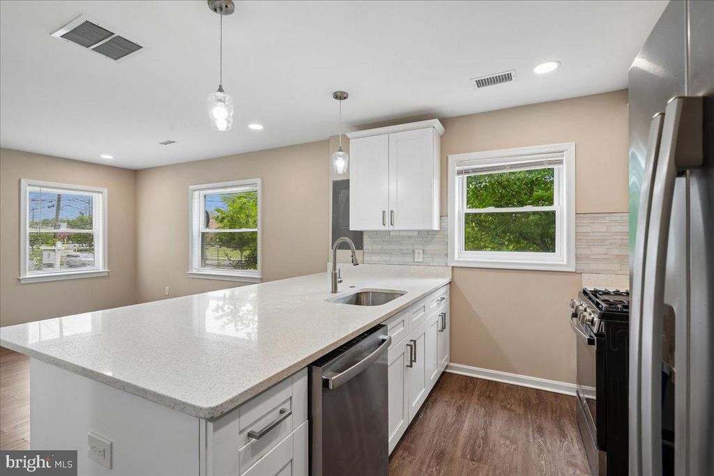 Image 5 of property listing at 6035 MARTIN LUTHER KING JR CT, Capitol Heights, MD 20743