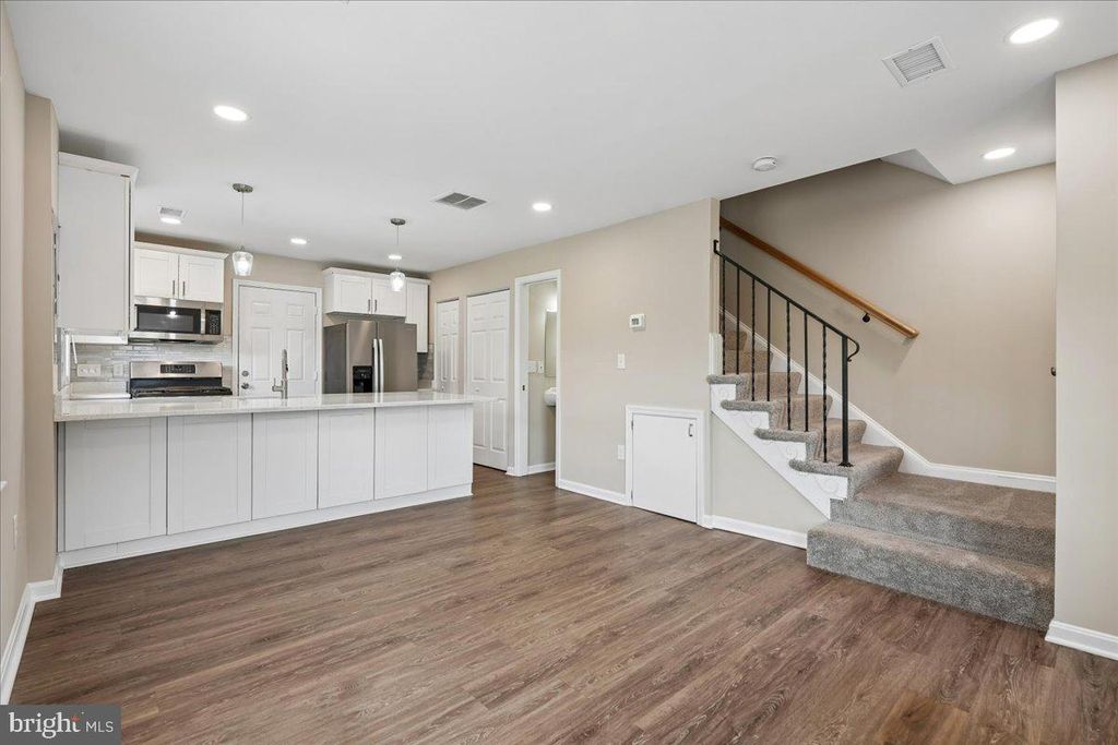 Image 7 of property listing at 6035 MARTIN LUTHER KING JR CT, Capitol Heights, MD 20743
