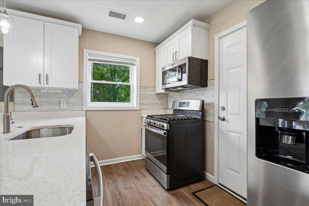 Image 10 of property listing at 6035 MARTIN LUTHER KING JR CT, Capitol Heights, MD 20743