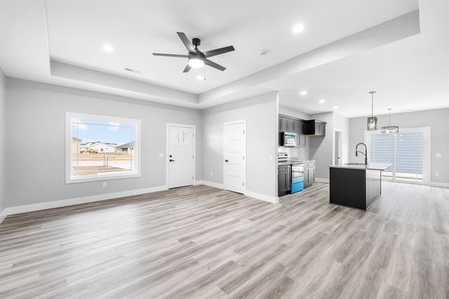1152 Vista Sur Dr, Salina, KS 67401