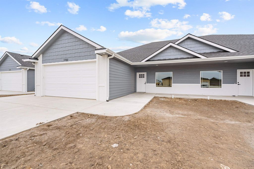 1152 Vista Sur Dr, Salina, KS 67401