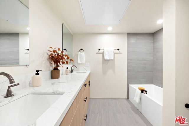 1011 N Ogden Drive 103, West Hollywood, CA 90046