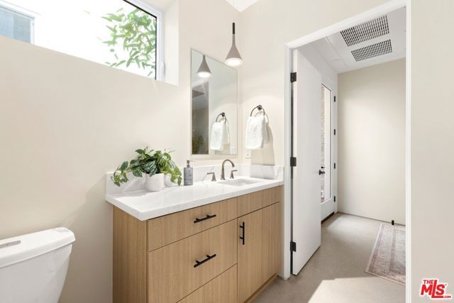 1011 N Ogden Drive 103, West Hollywood, CA 90046