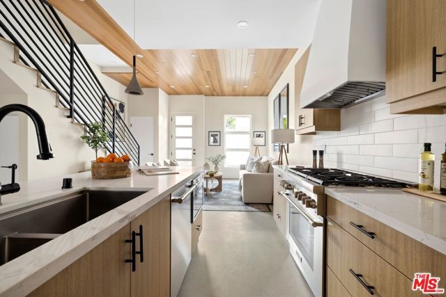 1011 N Ogden Drive 103, West Hollywood, CA 90046
