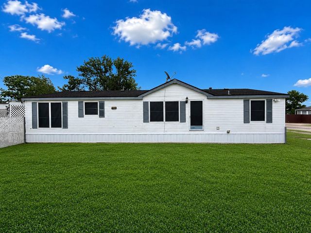 153 Prairie Lea Drive, Angleton, TX 77515