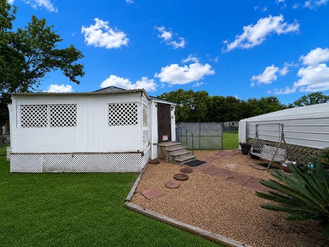 153 Prairie Lea Drive, Angleton, TX 77515