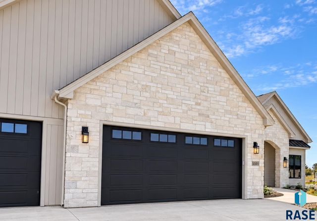 5501 E Morningside Cir Circle, Sioux Falls, SD 57110
