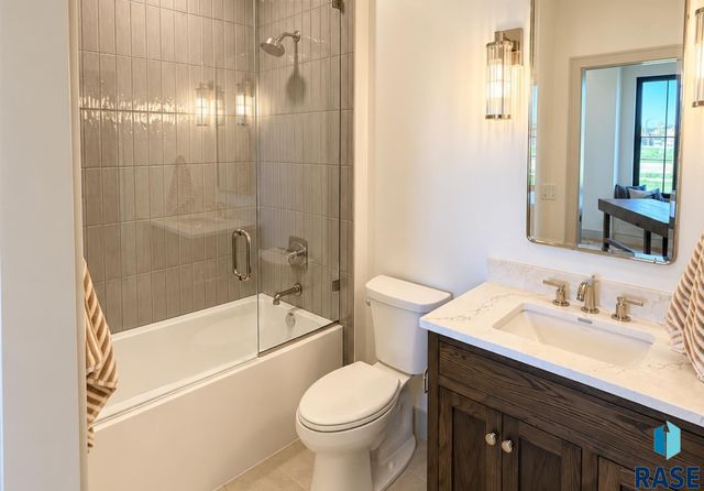 5501 E Morningside Cir Circle, Sioux Falls, SD 57110