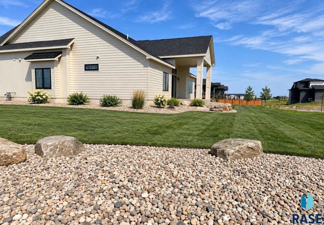 5501 E Morningside Cir Circle, Sioux Falls, SD 57110