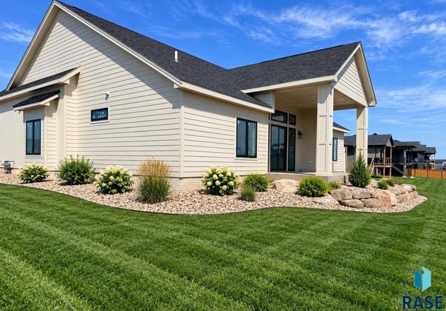 5501 E Morningside Cir Circle, Sioux Falls, SD 57110