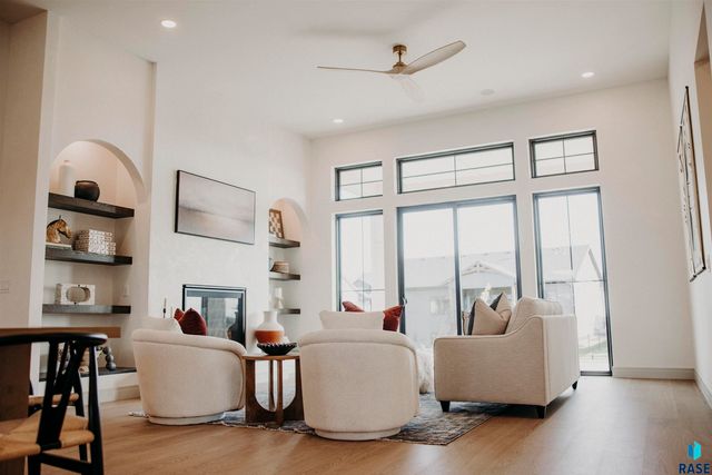 5501 E Morningside Cir Circle, Sioux Falls, SD 57110