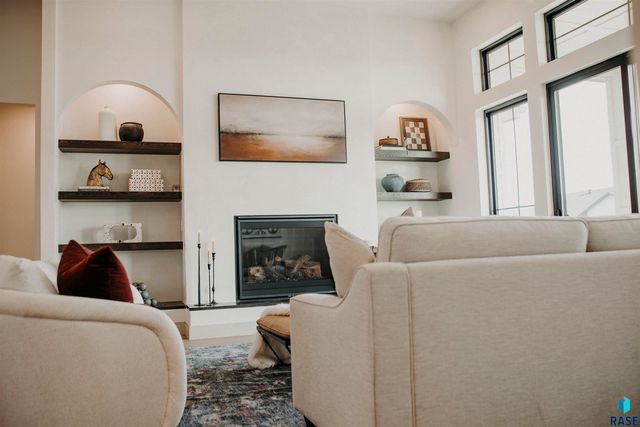 5501 E Morningside Cir Circle, Sioux Falls, SD 57110