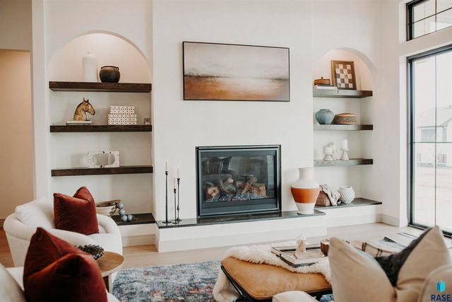 5501 E Morningside Cir Circle, Sioux Falls, SD 57110