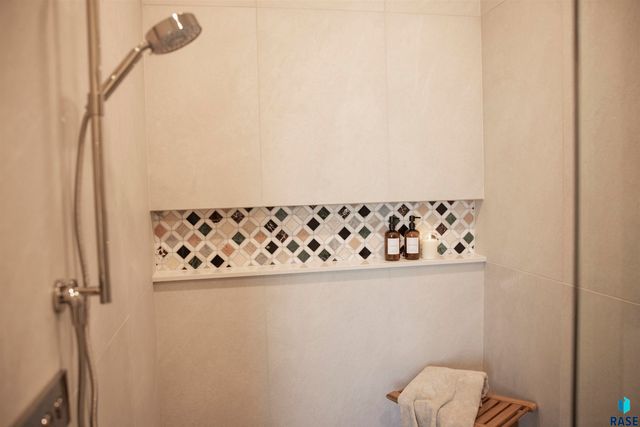 5501 E Morningside Cir Circle, Sioux Falls, SD 57110