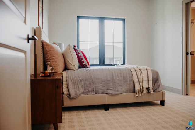 5501 E Morningside Cir Circle, Sioux Falls, SD 57110