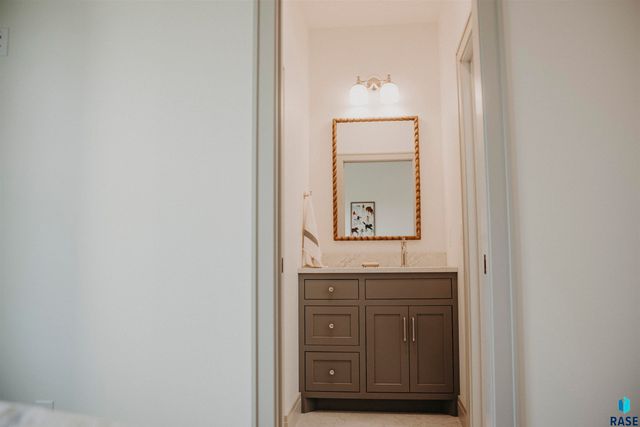 5501 E Morningside Cir Circle, Sioux Falls, SD 57110