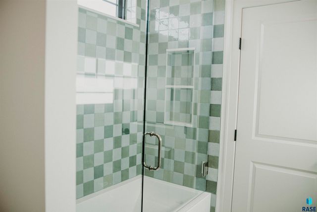 5501 E Morningside Cir Circle, Sioux Falls, SD 57110