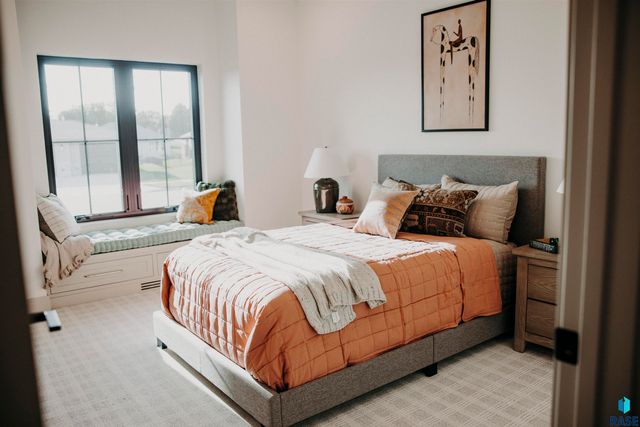 5501 E Morningside Cir Circle, Sioux Falls, SD 57110
