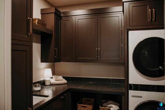 5501 E Morningside Cir Circle, Sioux Falls, SD 57110