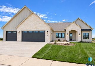 5501 E Morningside Cir Circle, Sioux Falls, SD 57110