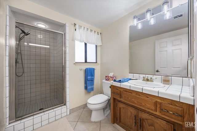 7125 Yuma Way, Bakersfield, CA 93308