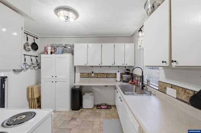 3090 D St NE, Salem, OR 97301