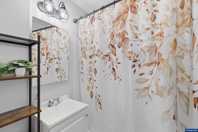 3090 D St NE, Salem, OR 97301