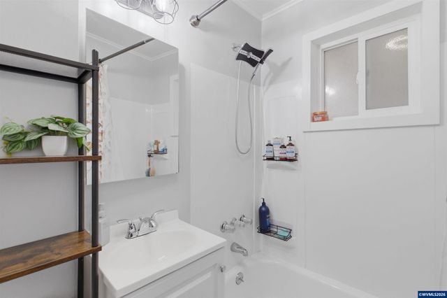 3090 D St NE, Salem, OR 97301